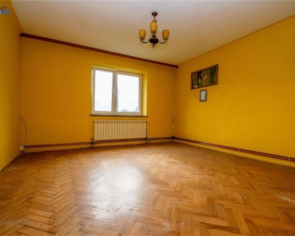 Dom z dużym potencjałem w świetnej lokalizacji-3