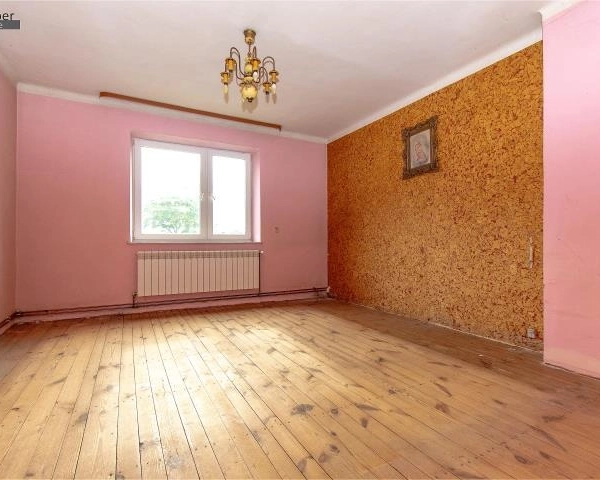 Dom z dużym potencjałem w świetnej lokalizacji-4