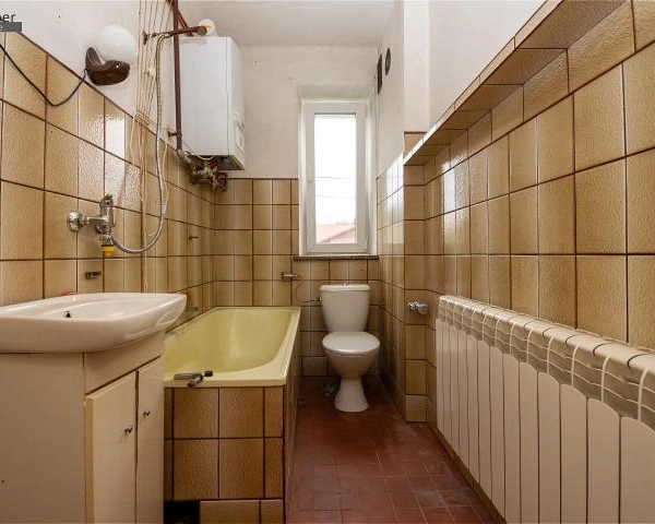 Dom z dużym potencjałem w świetnej lokalizacji-7