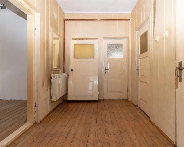 Dom z dużym potencjałem w świetnej lokalizacji-6