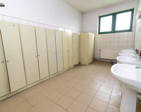 Hala z zapleczem Biurowym | 637m2 | parking-7