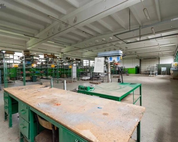 Hala z zapleczem Biurowym | 637m2 | parking-1