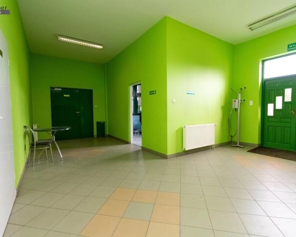 Hala z zapleczem Biurowym | 637m2 | parking-2