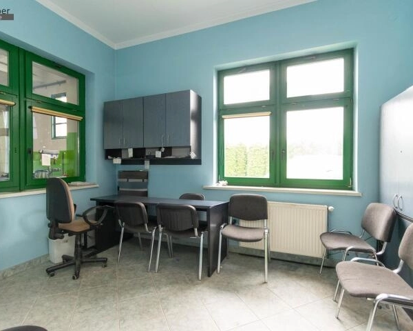 Hala z zapleczem Biurowym | 637m2 | parking-4