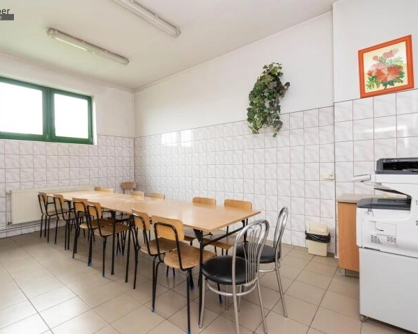 Hala z zapleczem Biurowym | 637m2 | parking-5