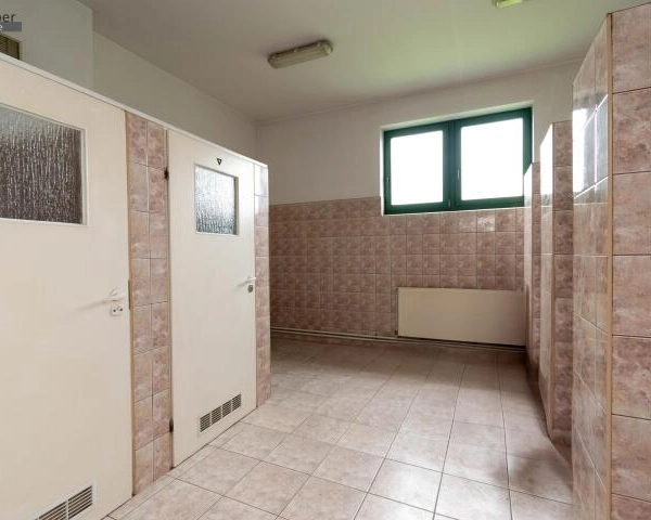 Hala z zapleczem Biurowym | 637m2 | parking-6