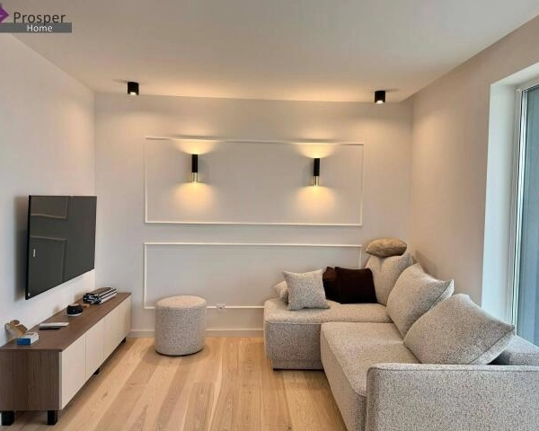 Nowoczesne, świeżo wykończone mieszkanie z widokiem, który robi wrażenie!-1